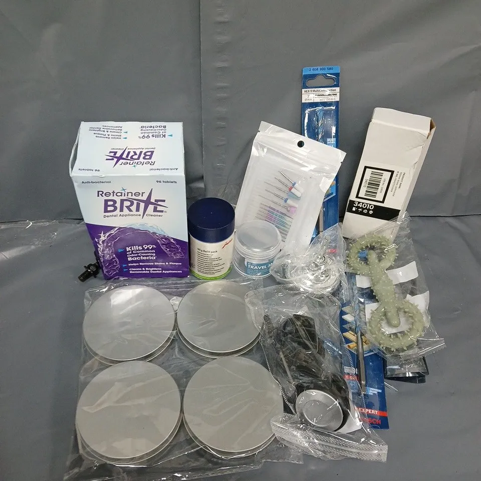 APPROXIMATELY 18 ASSORTED HOUSEHOLD ITEMS TO INCLUDE DRILL BIT, ANTI-BACTERIAL CLEANER, ETC