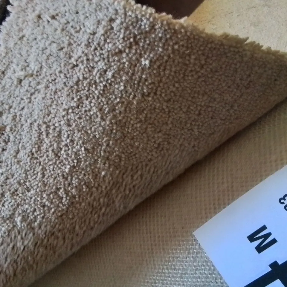 ROLL OF QUALITY CARPET GLF 4766 BISCUIT // APPROX SIZE: 4 X3.34