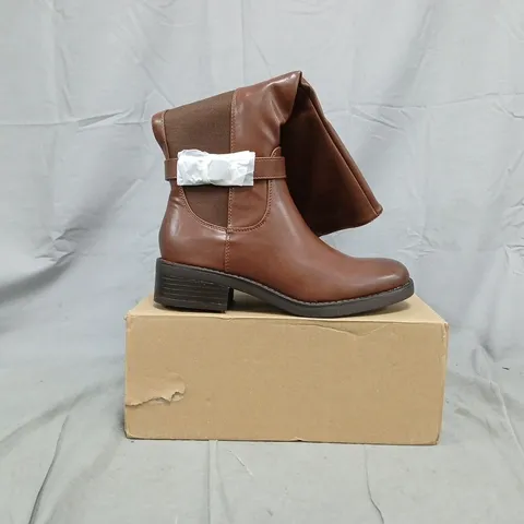 BOXED PAIR OF WHERE'S THAT FROM KNEE-HIGH BOOTS IN BROWN SIZE UK 6