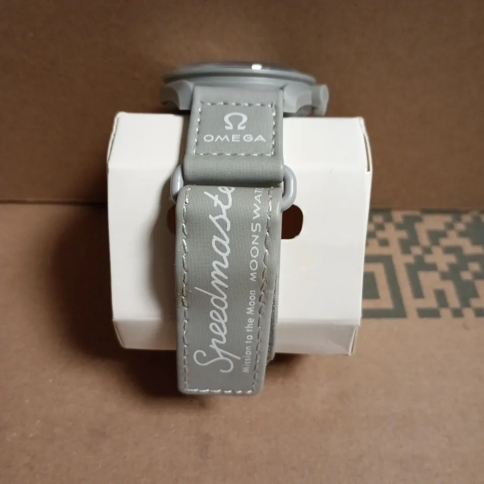 BOXED OMEGA  1965 SPEEDMASTER MISSION TO THE MOON WATCH