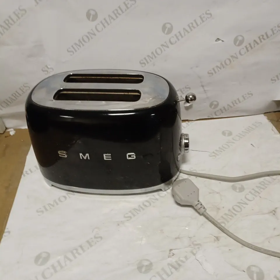 BOXED SMEG 2 SLICE TOASTER  RRP £139.99