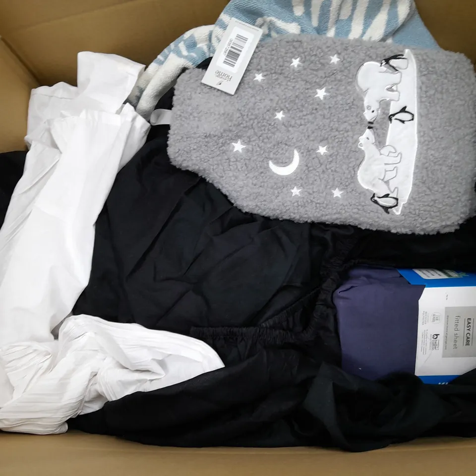 APPROXIMATELY 8 ASSORTED HOUSEHOLD ITEMS TO INCLUDE VARIOUS BEDDING IN VARIOUS SIZES AND STYLES