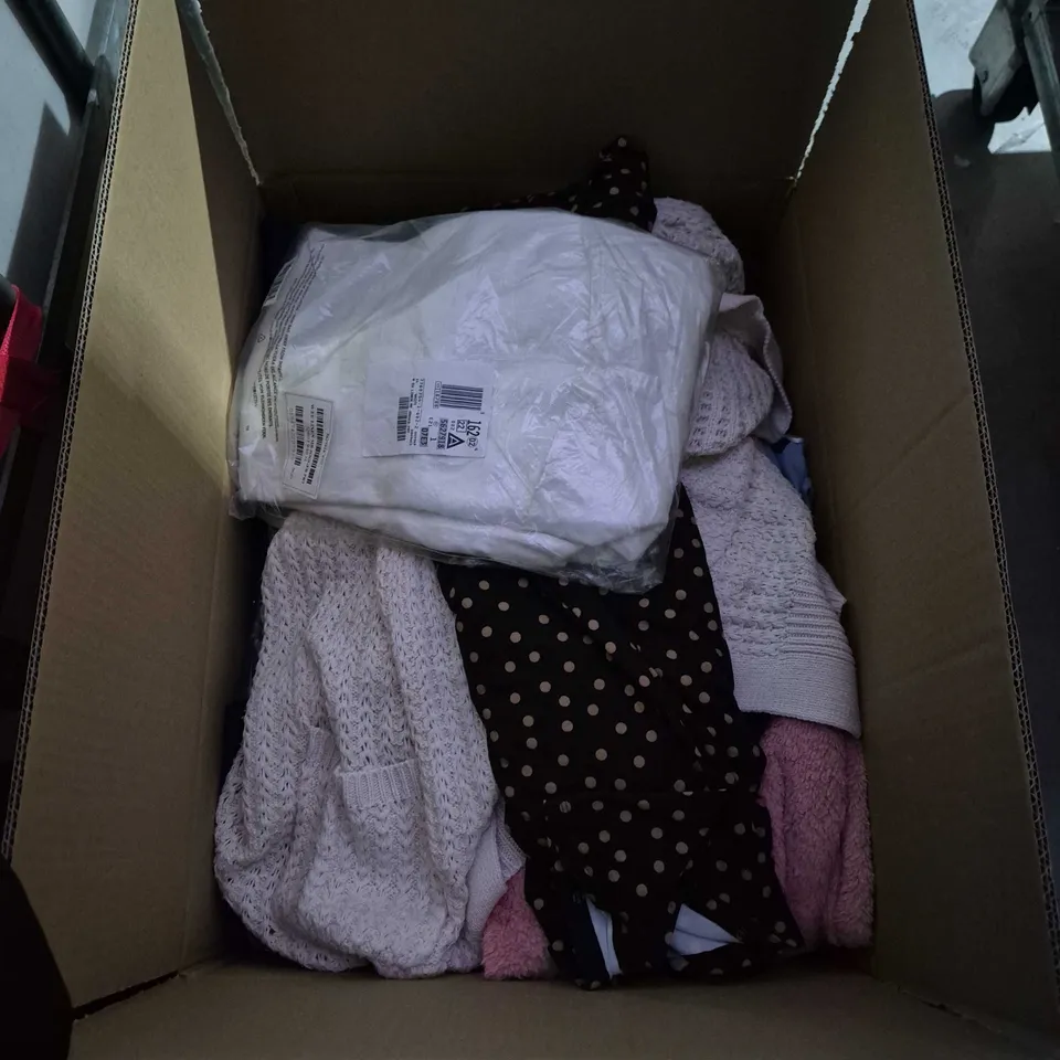 APPROXIMATLY 25 ITEMS INCLUDING PANTS MATCHING OUTFITS SKIRTS ECT