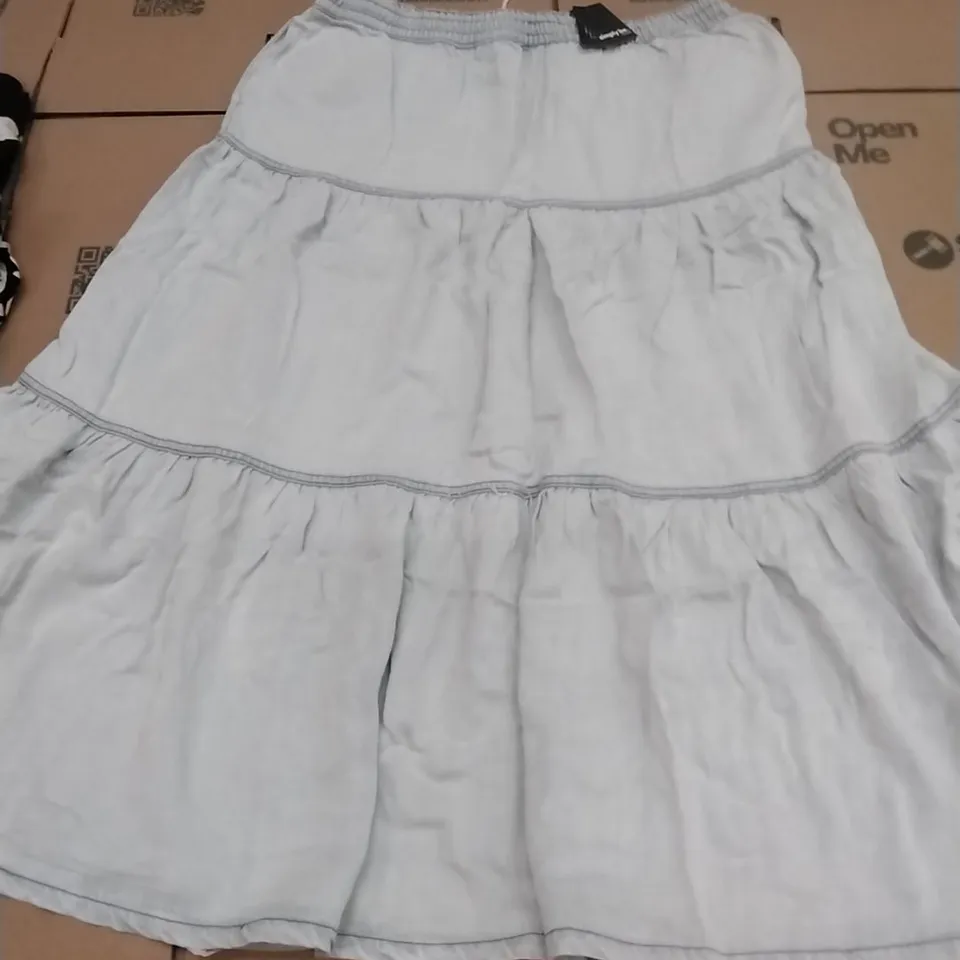 PALLET OF BRAND NEW WOMENS QUALITY DESIGNER CLOTHES APPROXIMATELY 120 TO INCLUDE; SWIM SUITS, TOPS, DRESSES, SKIRTS
