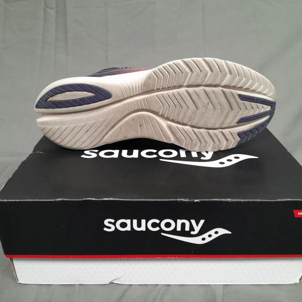 BOXED PAIR OF SAUCONY KINVARA 13 NIGHT-LITE 10.5 UK