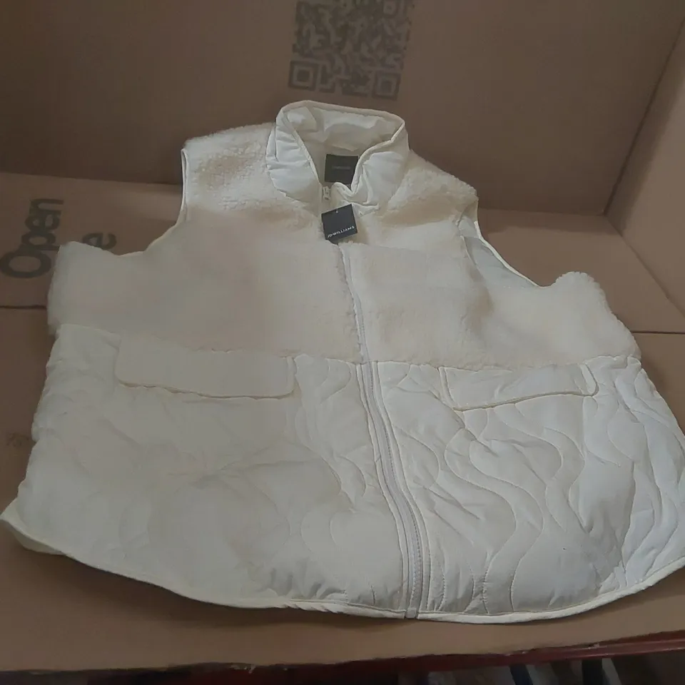 BOX CONTAINING APPROXIMATELY 7x BRAND NEW JD WILLIAMS CREAM BORG GILETS - SIZE 22