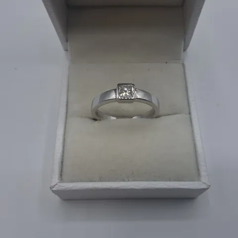 18CT WHITE GOLD SOLITAIRE RING SET WITH A NATURAL RUB OVER DIAMOND