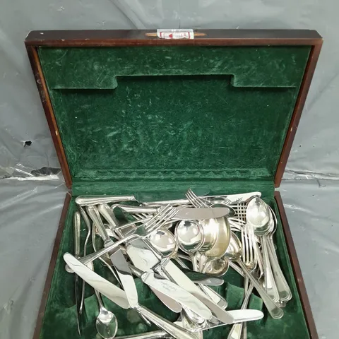 BOXED REGENCY SHEFFIELD ENGLAND CLASSIC CUTLERY 