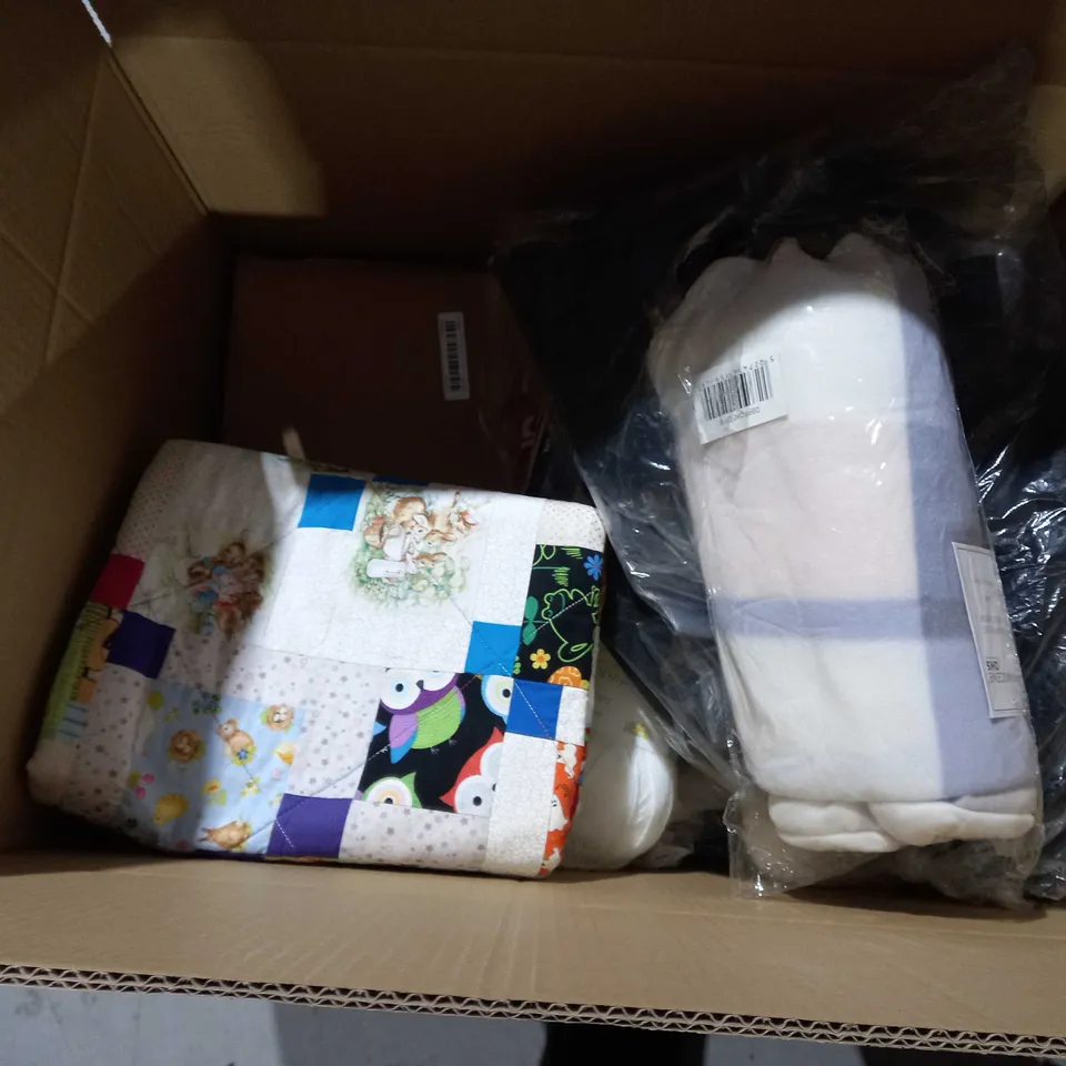 APPROX. 20 HOUSEHOLD ITEMS TO INCLUDE LAVALAMP, MUD DADDY, LED STRING