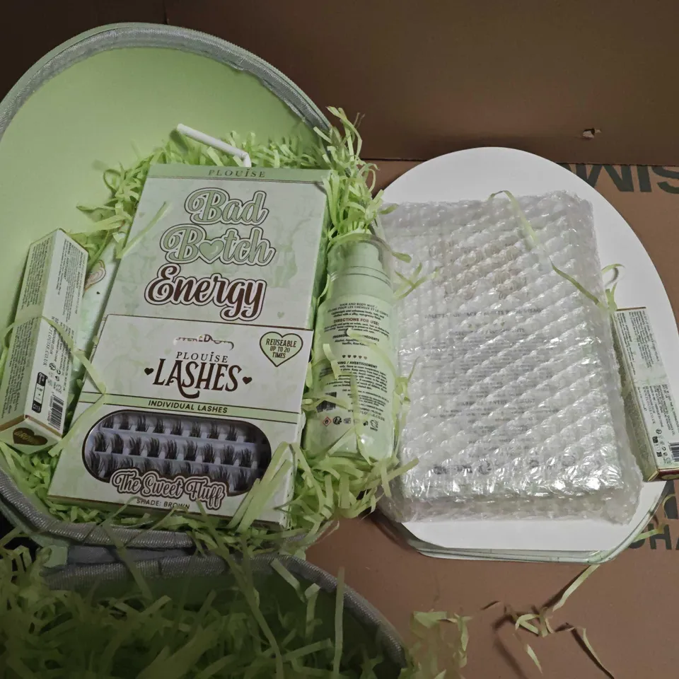 P LOUISE YOU'RE EGGSTRA SPECIAL MAKE-UP GIFT SET – EGG-SHAPED MINT CASE (LASHES & ACCESSORIES)