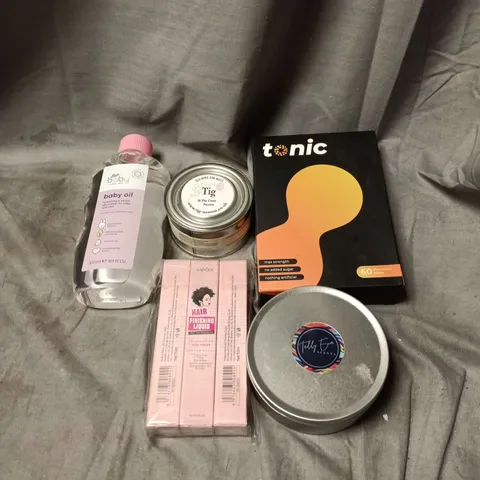 APPROXIMATELY 20 ASSORTED COSMETIC ITEMS TO INCLUDE BOOTS BABY OIL, TONIC 60 TABLETS, HAIR FINISHING LIQUID, PUMPKIN SPICE SCENTS, CANDLE ETC
