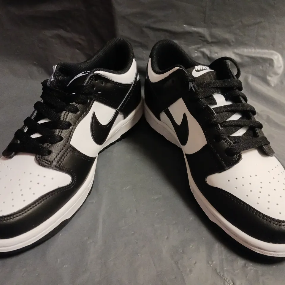 BOXED PAIR OF NIKE DUNK LOW SHOES IN BLACK/WHITE UK SIZE 5.5