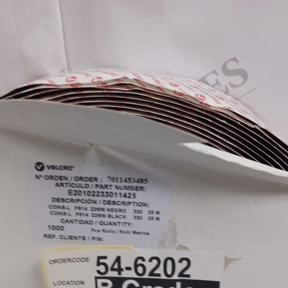 LOT OF 6 ASSORTED ITEMS TO INCLUDE  DIGITAL HAND COUNTER, PLASTIC BRUSH SAUCERS AND PLIERS