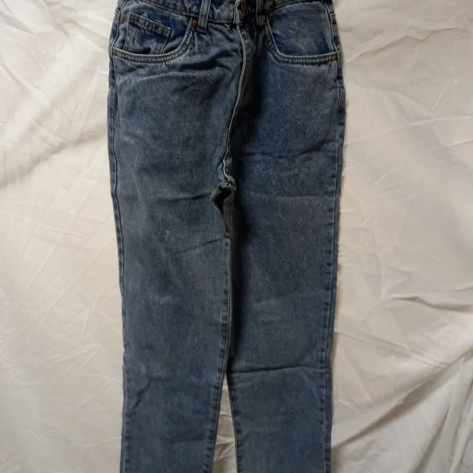 BOX OF APPROX 22 BRAND NEW ORIGINAL COTTON:ON STRAIGHT JEAN, JETTY BLUE, SIZE 6