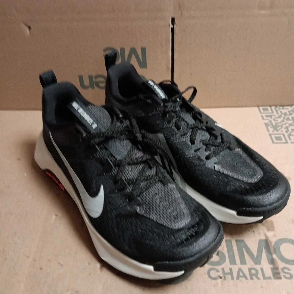 PAIR OF NIKE WILDHORSE 10 TRAINERS IN BLACK - 9.5