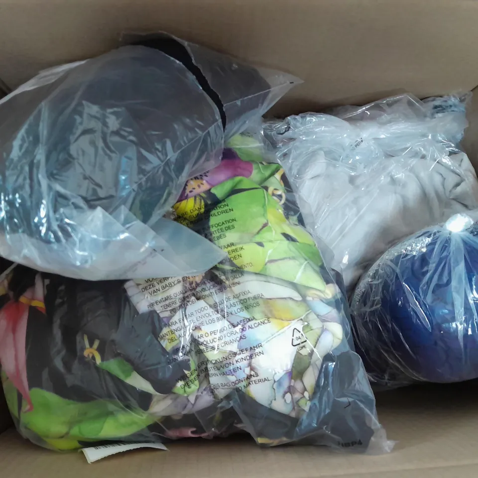 A BOX OF 10 CLOTHING ITEMS TO INCLUDE A PURPLE BLOUSE A RED KIM&CO. JUMPER AND A GREEN THIN SUMMER TOP