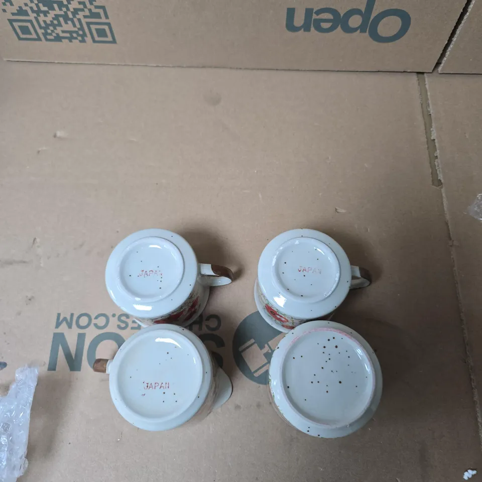 SET OF 4 JAPANESE PORCELAIN ITEMS WITH RED FLORAL PATTERN