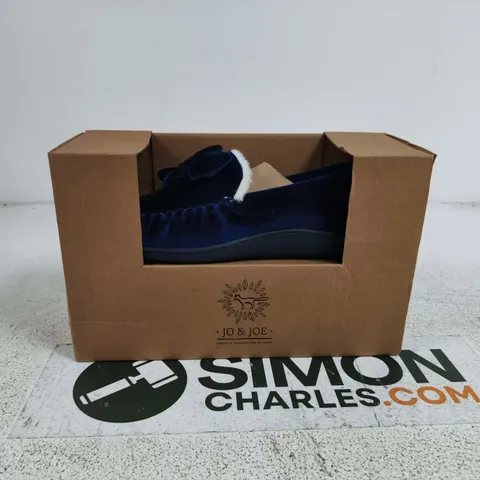 JO AND JOE VIOLET SLIPPERS IN NAVY SIZE 4 BOXED
