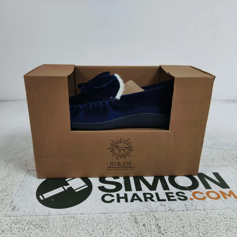 JO AND JOE VIOLET SLIPPERS IN NAVY SIZE 4 BOXED