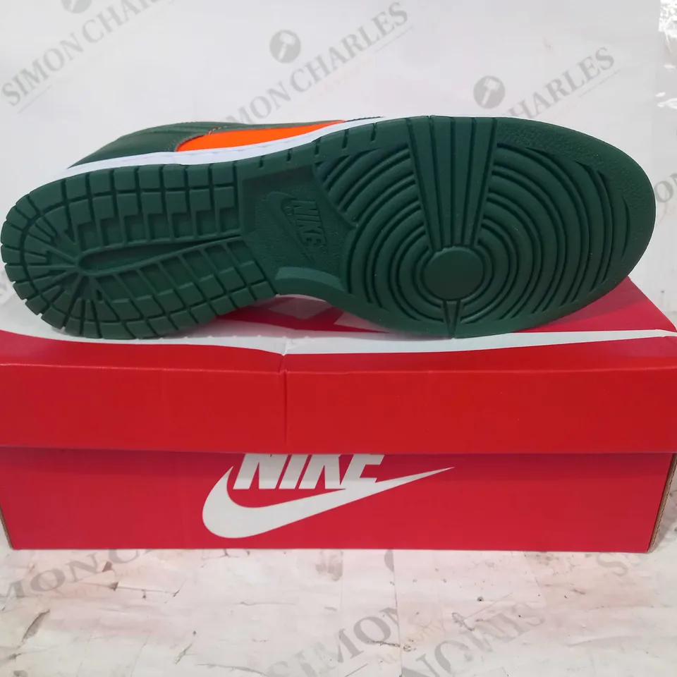 BOXED PAIR OF NIKE DUNK LOW RETRO TRAINERS IN FOREST GREEN/ORANGE UK SIZE 10