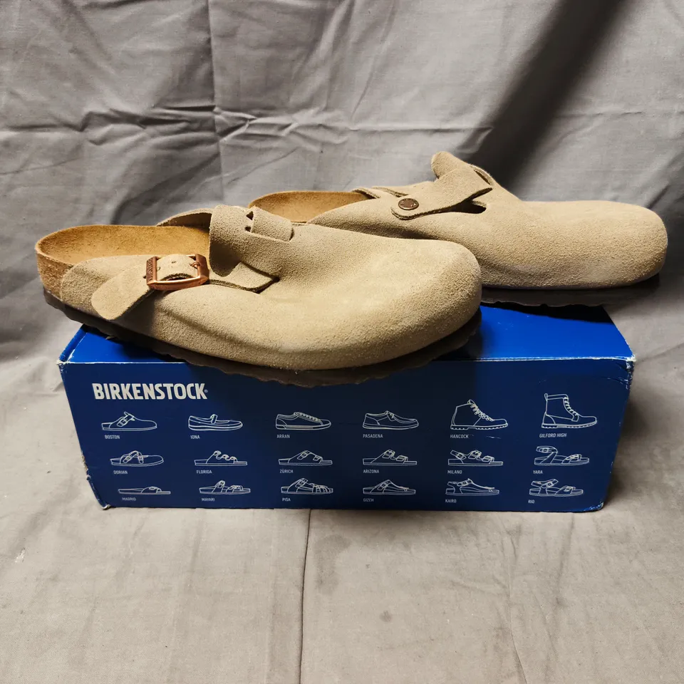 BOXED PAIR OF BIRKENSTOCK BOSTON BS SHOES IN TAUPE SIZE EU 40