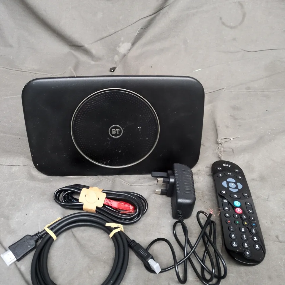 APPROXIMATELY 10 ASSORTED ELECTRICAL PRODUCTS TO INCLUDE PLUGS, BT HUBS AND HDMI CABLE