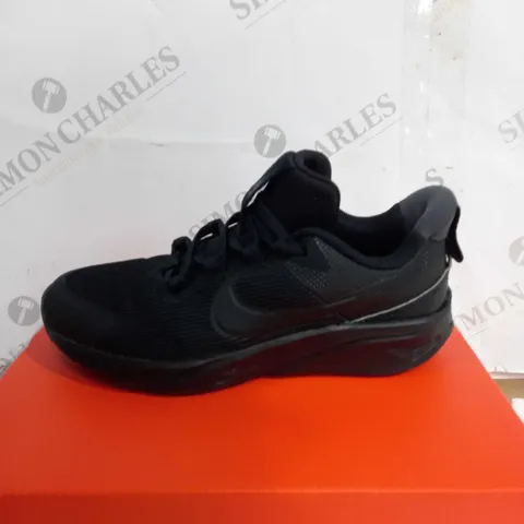 BOXED NIKE KIDS STAR RUNNER 4 RUNNING SHOES, BLACK - SIZE 1.5