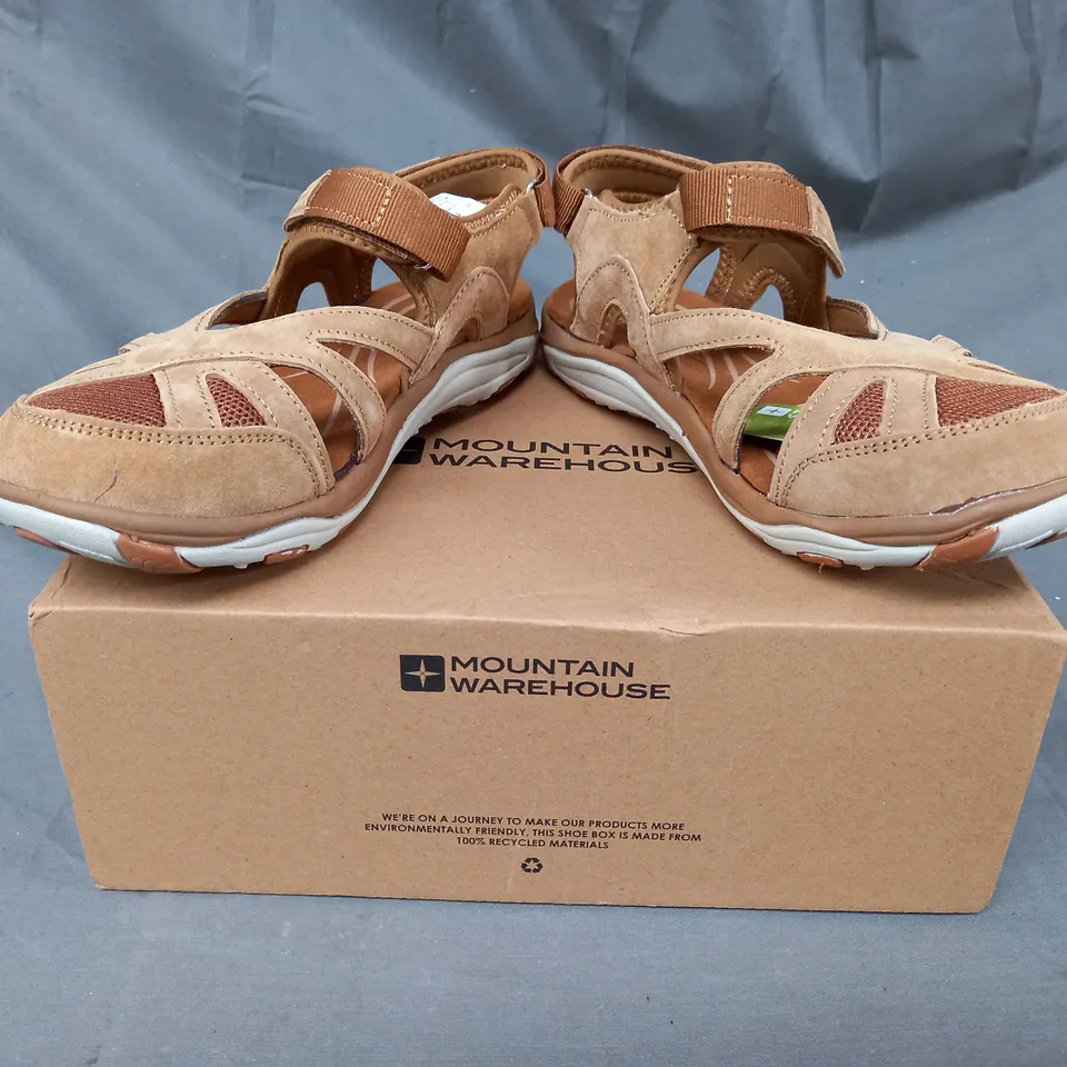 BOXED PAIR OF MOUNTAIN WAREHOUSE SUSSEX WOMEN'S COVERED SANDALS IN BROWN UK SIZE 5