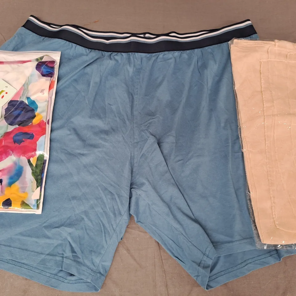 BOX OF APPROXIMATELY 20 ASSORTED CLOTHING AND FASHION ITEMS IN VARIOUS STYLES AND SIZES TO INCLUDE MARIA & GABRIELE, JACAMO, ETC