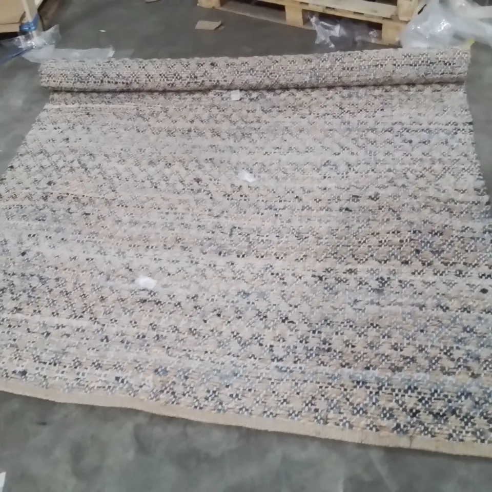 QUALITY DESIGNER AREA RUG - APPROXIMATELY 274X183CM