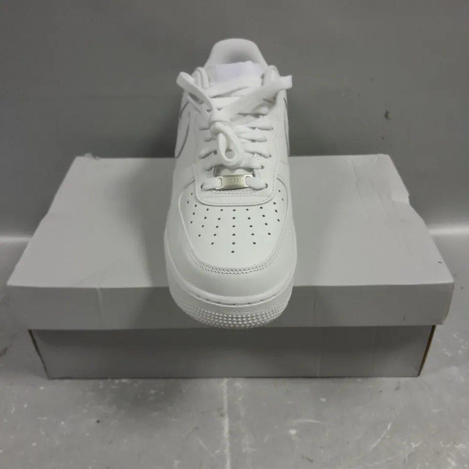 BOXED PAIR OF NIKE AIR FORCE 1 '07 TRAINERS IN WHITE - 8