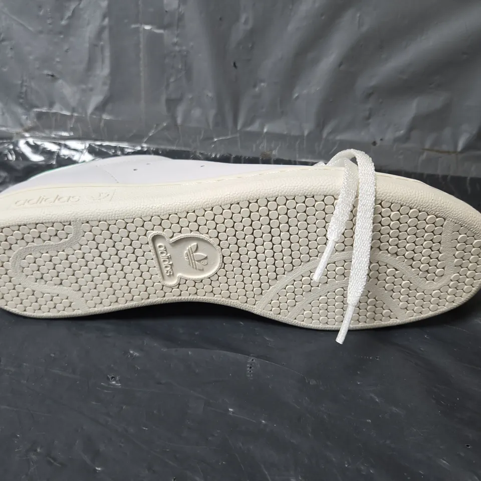 UNBOXED PAIR OF STAN SMITH 80 SHOES IN WHITE/GREEN - UK 11