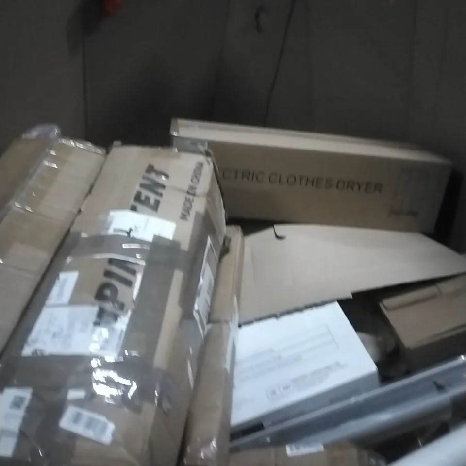 PALLET OF ASSORTED ITEMS TO INCLUDE; TOILET SEAT, BACKPACK, MICROFIBER MOP