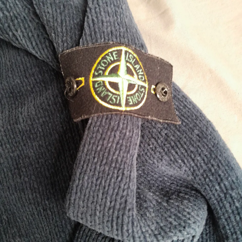 STONE ISLAND KNIT JUMPER IN NAVY - XL