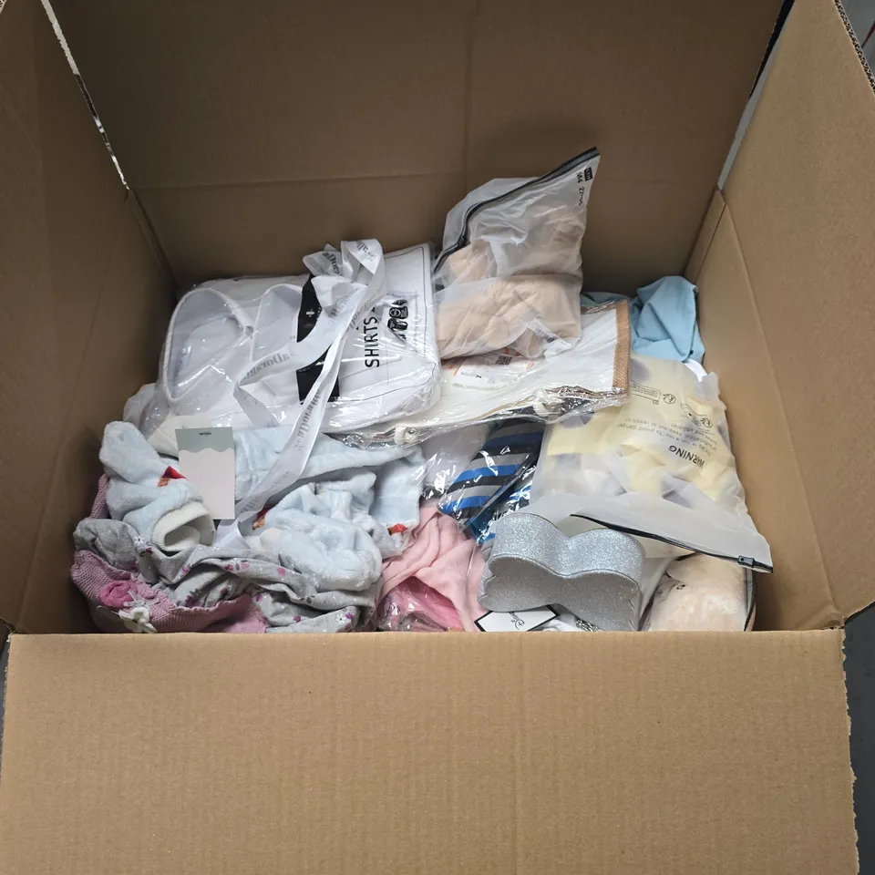 LARGE QUANTITY OF ASSORTED KIDS CLOTHING ITEMS TO INCLUDE VERYMERRY BERRY, GEORGE AND H&M