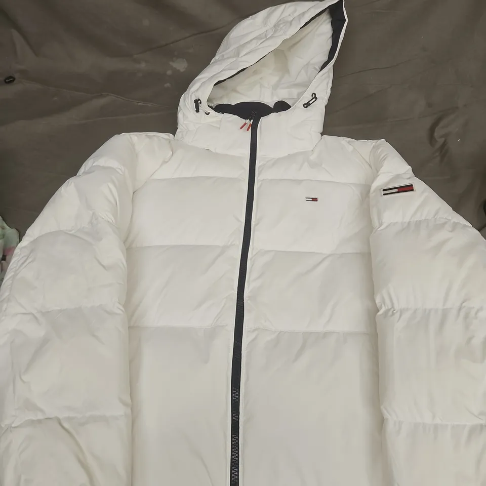 TOMMY JEANS PUFFER JACKET – WHITE – UK SIZE L – MEN'S