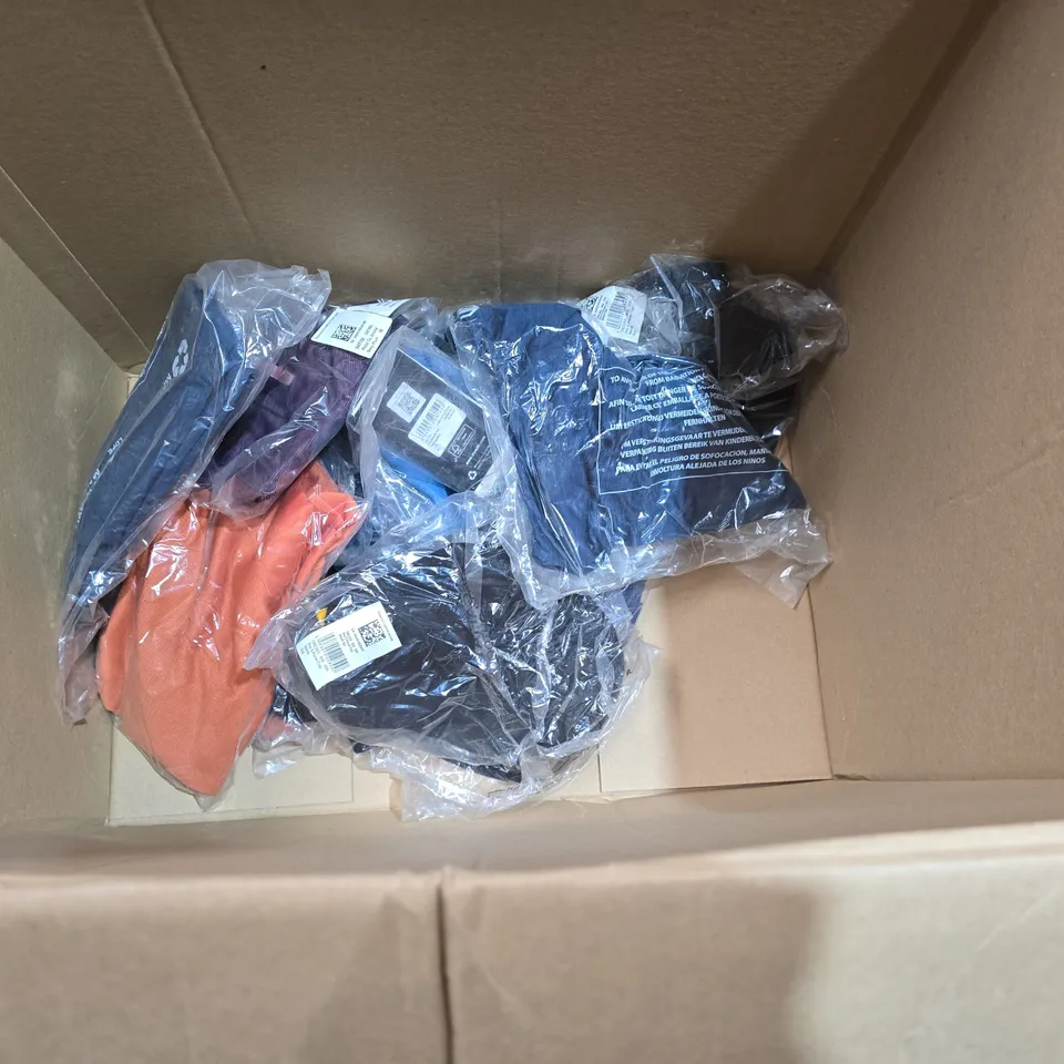 LOT OF APPROXIMATELY 19 ASSORTED BRAND NEW REGATTA AND DARE2BE CLOTHING ITEMS