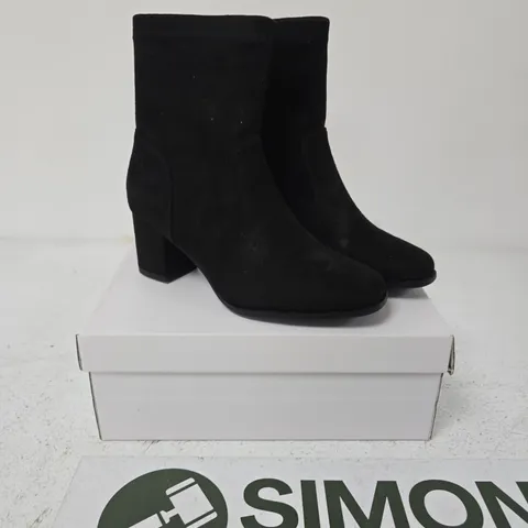 SHOES BY EMMA CHLOE BLACK SUEDE ANKLE BOOTS - UK 6