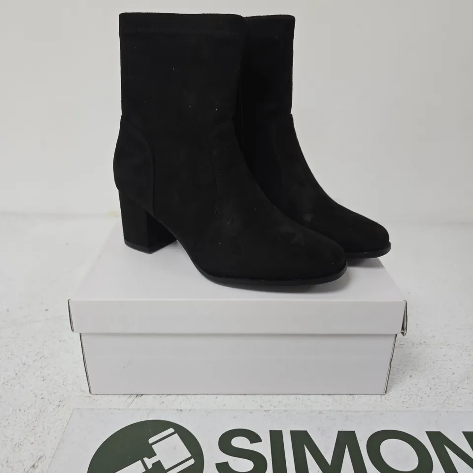 SHOES BY EMMA CHLOE BLACK SUEDE ANKLE BOOTS - UK 6