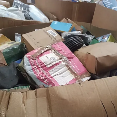 PALLET CONTAINING A LARGE QUANTITY OF HOSES