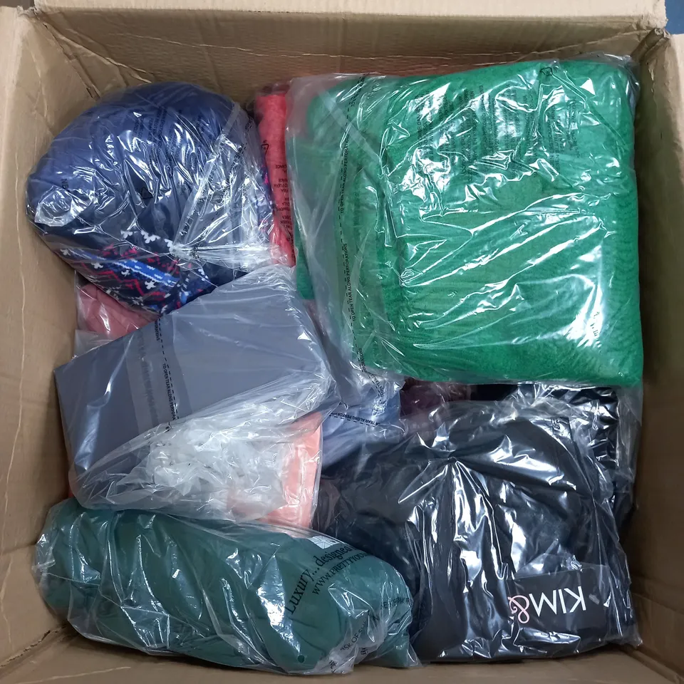 LARGE BOX OF APPROXIMATELY 40 CLOTHING ITEMS ALL IN DIFFRENT COLOURS AND SIZES 