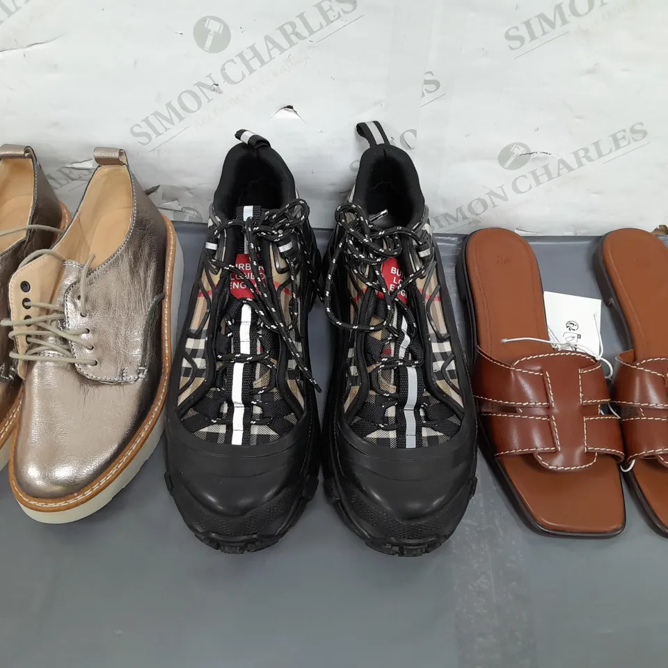 BOX OF APPROXIMATELY 15 ASSORTED PAIRS OF SHOES AND FOOTWEAR ITEMS IN VARIOUS STYLES AND SIZES TO INCLUDE CLARKS, BURBERRY, H&M, ETC