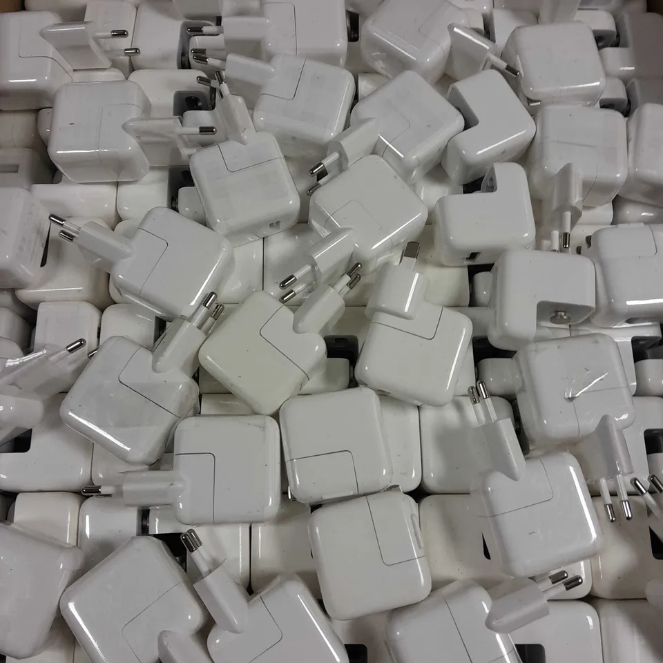 APPROXIMATELY 200 ASSORTED USB POWER ADAPTERS (WITH EU AND US PLUGS)