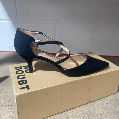 BOXED PAIR OF NO DOUBT BLACK HEELS SIZE 8