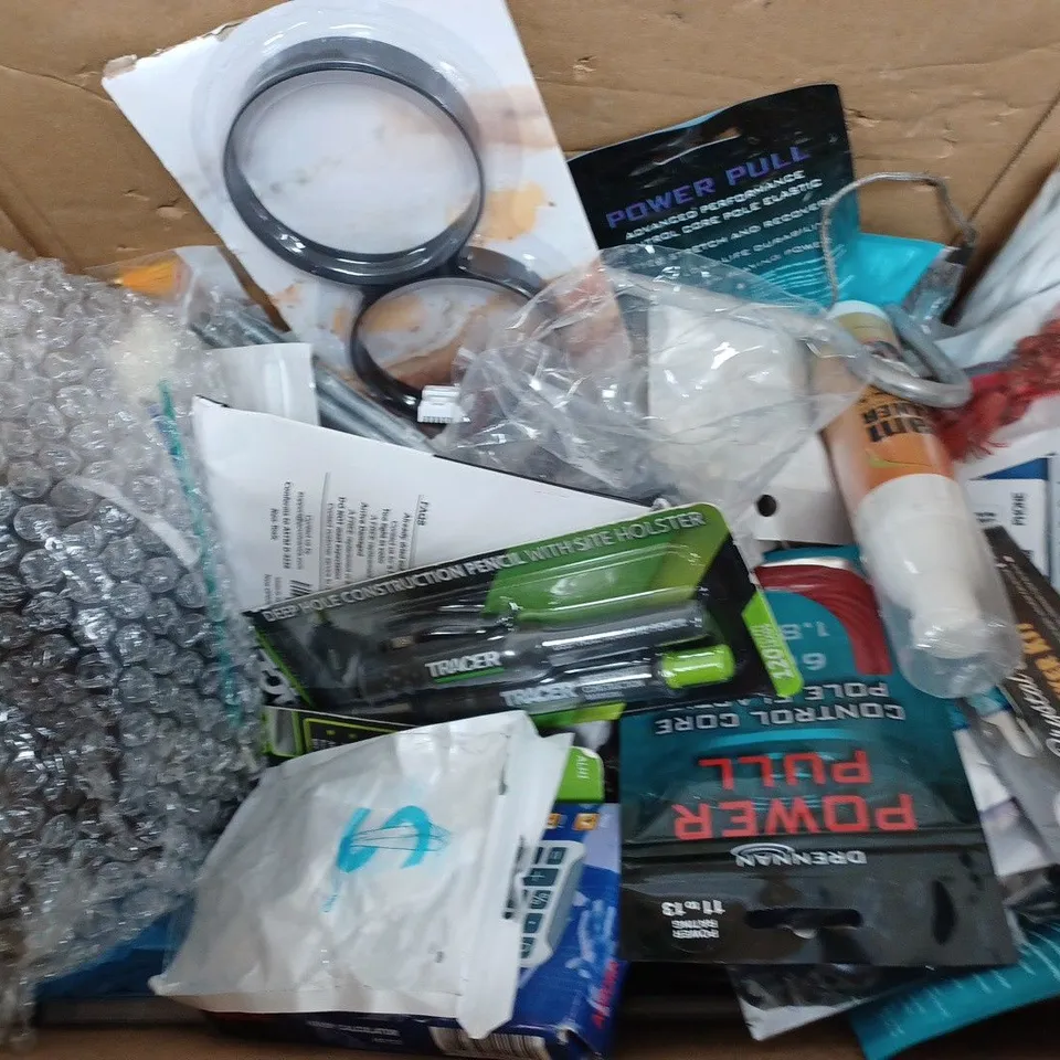 BOX OF APPROX 20 ASSORTED ITEMS TO INCLUDE - KARVEN WEIGHING SCALES - MY PROTEIN BOTTLE - SKY REMOTE & POWER SUPPLY ECT