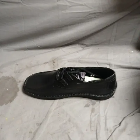 PAVERS MEN'S BLACK LEATHER DRESS SHOE, LACE-UP - SIZE EURO 43 - UNBOXED