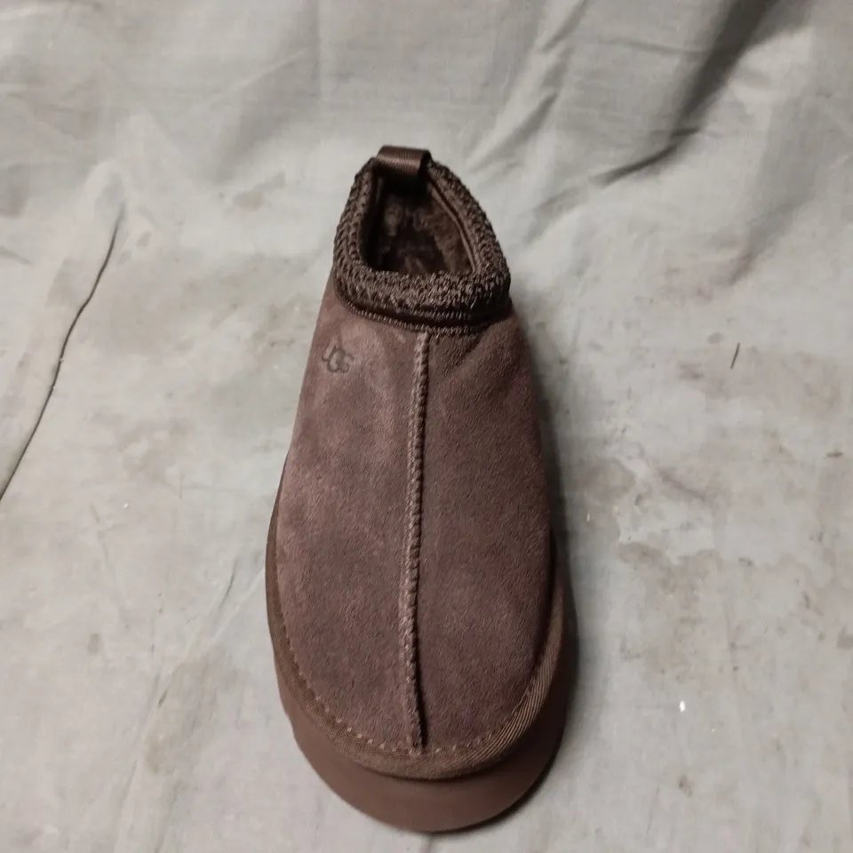 UGG BROWN SUEDE SLIP-ON CHILDREN'S MOCCASIN-STYLE SLIPPER SIZE 5