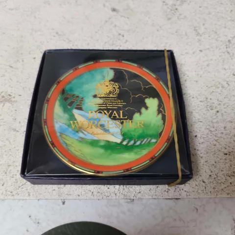 ROYAL WORCESTER COLLECTORS PLATE – IN PRESENTATION BOX