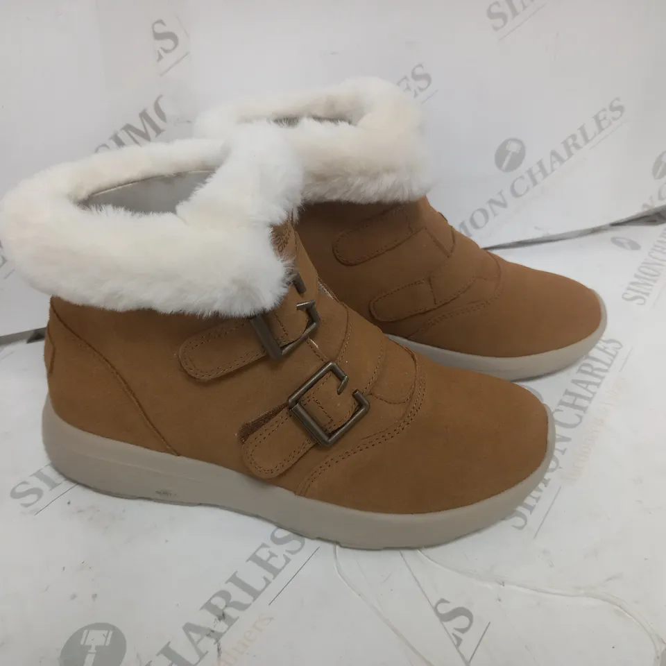 CHESNUT ANKLE BOOTS SIZE 3.5