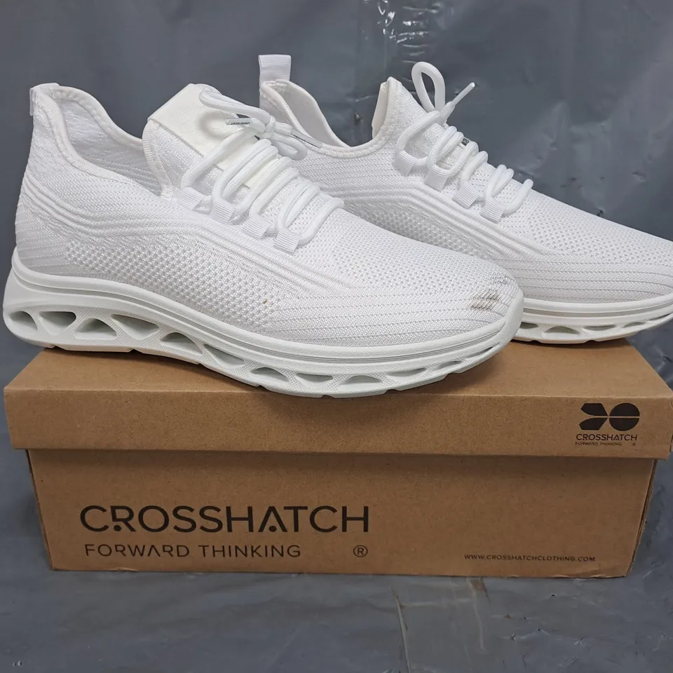 BOXED PAIR OF CROSSHATCH SHOES IN WHITE SIZE UK 5